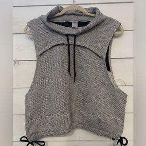 Te Verde cowl neck knit athletic vest Size Medium. Great condition!